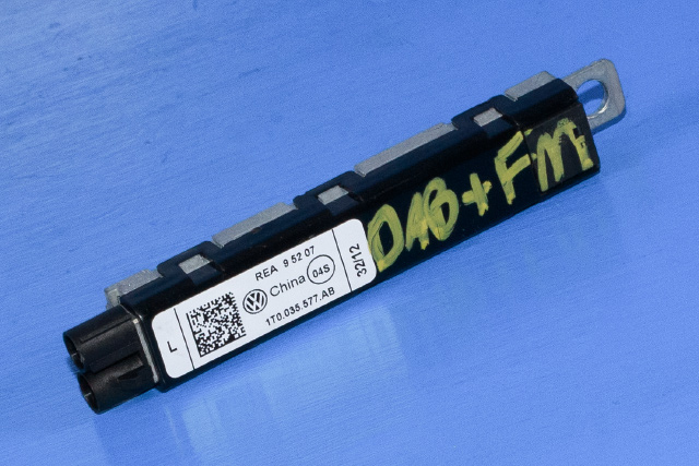 Antenne forsterker til VW Touran, 2010-2015 (Type I, Fase 3)  (VAG|1T0 035 577 AB)
