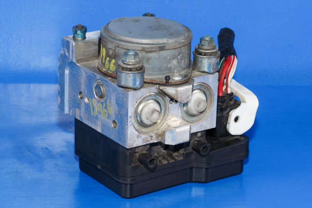 ABS sentral til Toyota Hilux 2006-2011  (ADVICS|135110-19490|44510-71030|)