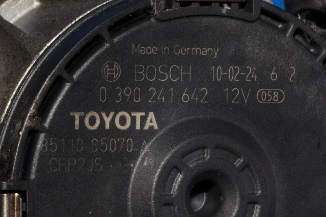 Viskermotor frontrute komplett m/overføring til Toyota Avensis 2009-2015 (Type III, Fase 1)  (BOSCH|0 390 241 642|85110-05070-A|)