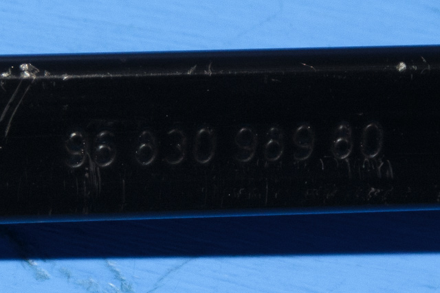 Viskerarm frontrute høyre til Peugeot 3008 2009-2016 (Type I) (PEUGEOT|96 830989 80|)
