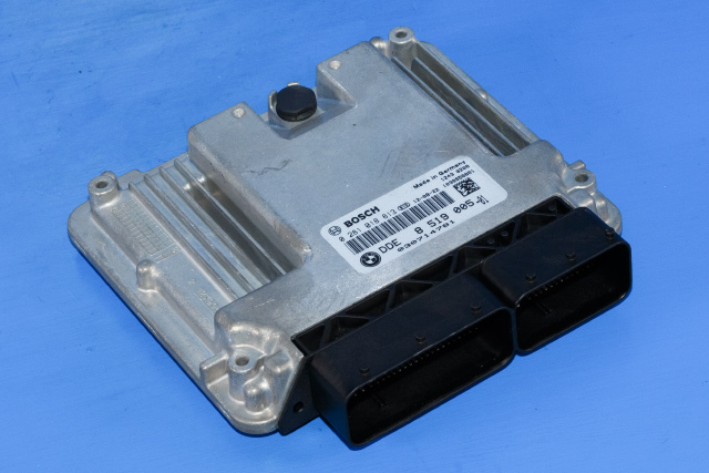 Styreenhet motor til BMW X1 2009-2015 (E84) (E84) (BOSCH|0 281 018 813|8 519 005|)