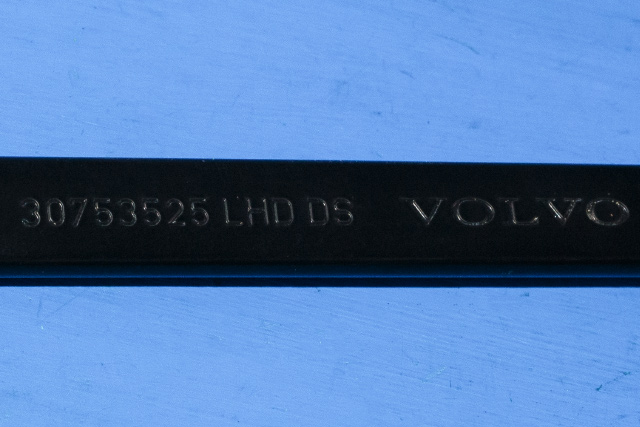 Viskerarm frontrute venstre til Volvo XC60 2008-2013 (Type I, Fase 1)  (VOLVO|30753525|)