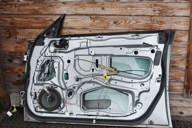 Dør høyre foran til Subaru Outback 2007-2009 (Type III, Fase 2)