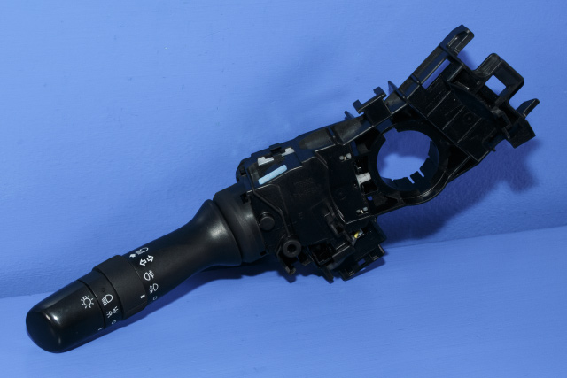 Bryter blink til Toyota iQ, 2009-2014 (TOYOTA|42101-17F655)