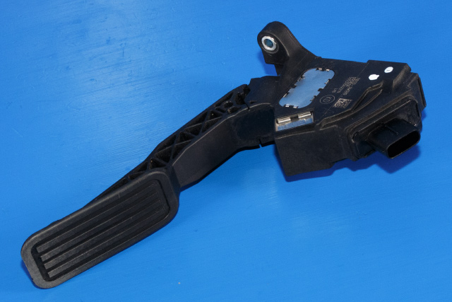 Pedal gass til Toyota iQ 2009-2014 (TOYOTA|78110-0W020|)