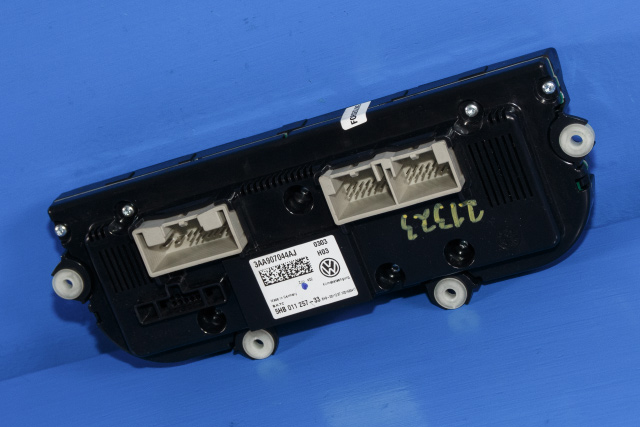 Varmeapparat betjening til VW Passat 2011-2015 (B7) (B7) (HELLA|5HB 011 257-33|3AA 907 044 AJ|)
