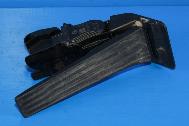Pedal gass til BMW i3, 2013-2022  (HELLA|6PV 010 435-32)