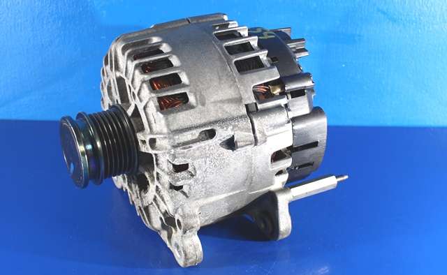 Dynamo til Škoda Octavia 2013-2016 (Type III, Fase 1)  (VALEO|TG14C049|04E 903 023 K. 14 VOLT - 140 AMP|)