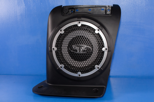 Bilstereo sub-woofer til Mitsubishi Outlander, 2010-2012 (Type II, Fase 2)  (MITSUBISHI|8720A012)