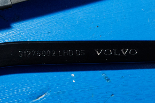 Viskerarm frontrute venstre til Volvo XC70 2014-2016 (Type II, Fase 2)  (VOLVO|31276002|)