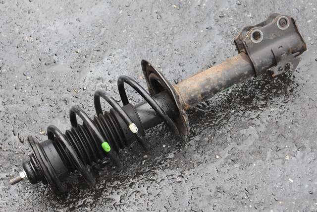 Fjærbein høyre foran til Toyota Verso-S, 2011-2015 (COMBI) (COMBI)