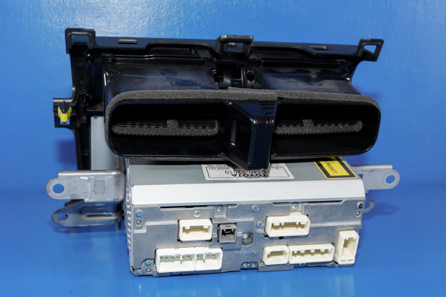 Bilstereo navigasjon til Toyota Verso-S 2011-2015 (COMBI) (COMBI) (TOYOTA|86140-52010|)