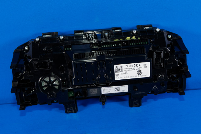 Instrumentpanel til VW T-Roc 2017-->>  (VAG|17A 920 790 A|)