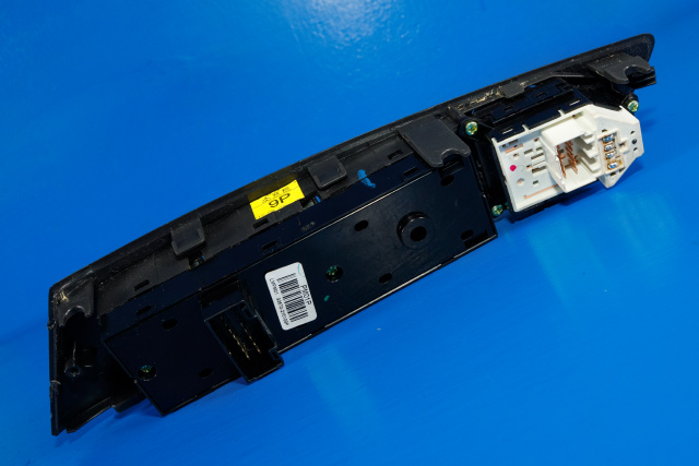 Bryter ruteheis førerdørspanel til Hyundai Ix35 2010-2015  (HYUNDAI|93570-2Y0109P|)