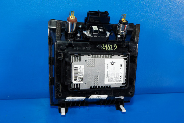 Dashbord trådløs mobillader til Hyundai Ioniq Hybrid 2016-2019 (Fase 1)  (HYUNDAI|95560-02000|)