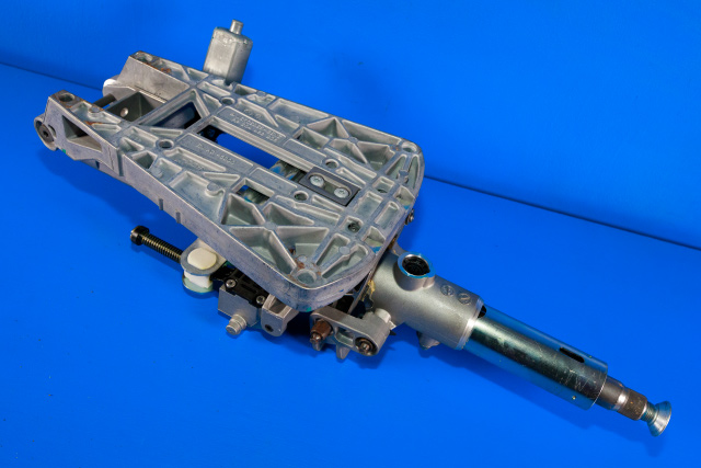 Rattaksel øvre til Tesla Model S 2013-2016 (Fase 1)  (MERCEDES|A 204 460 14 16|)