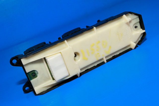 Bryter ruteheis førerdørspanel til Toyota Prius +7 2012-2020 (Type III) (stasjonsvogn) (stasjonsvogn) (TOYOTA|84040-33100|)