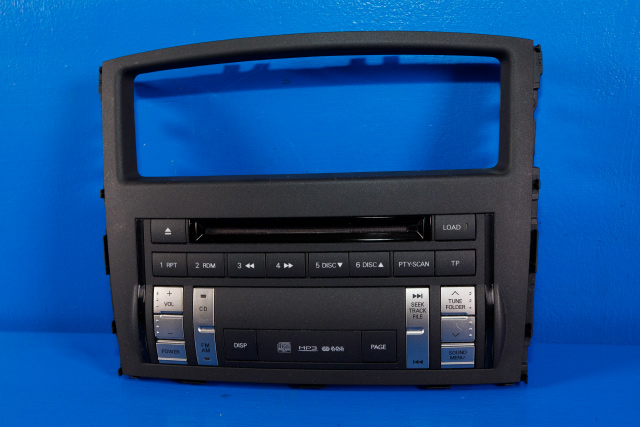 Bilstereo betjeningspanel til Mitsubishi Pajero 2007-2016 (Type IV, Fase 1) (MITSUBISHI|8002B305|)
