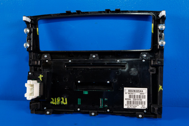 Bilstereo betjeningspanel til Mitsubishi Pajero 2007-2016 (Type IV, Fase 1) (MITSUBISHI|8002B305|)