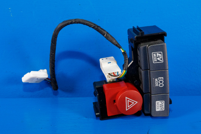 Bryter nødblink til Toyota Prius, 2009-2016 (Type III) (COMBI) (COMBI) 