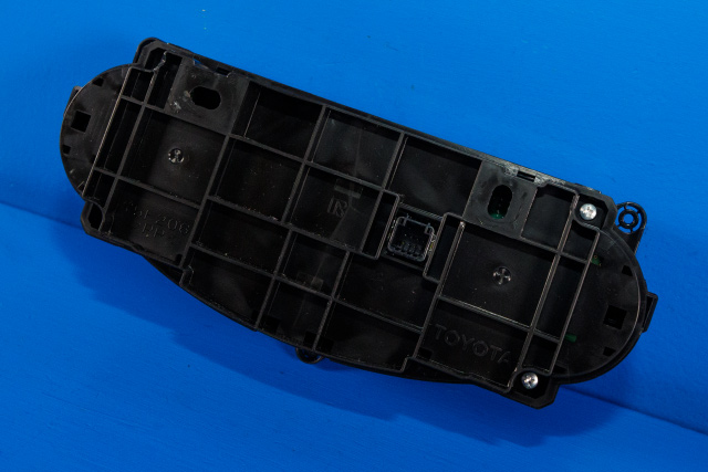 Varmeapparat betjening til Toyota Yaris 2014-2020 (Type III, Fase 2)  (TOYOTA|55900-0D800|)
