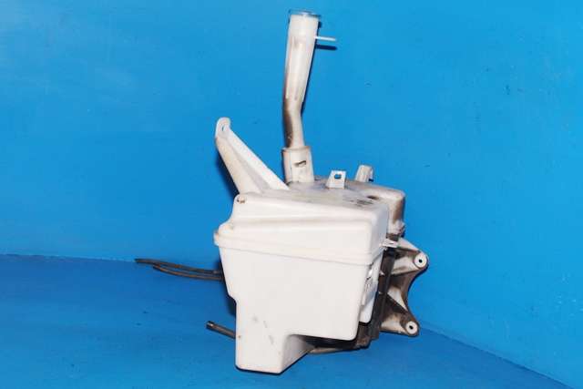 Spylertank foran til Toyota Avensis, 2009-2015 (Type III, Fase 1)  (TOYOTA|85050-05090)