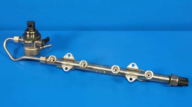 Dyseskinne (fuelrail) til VW Golf VII, 2012-2017 (Fase 1)  (VAG|04E 133 320 D)