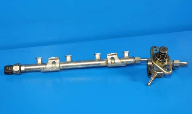 Dyseskinne (fuelrail) til VW Golf VII 2012-2017 (Fase 1) (VAG|04E 133 320 D|)