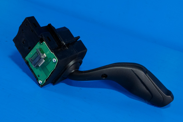 Bryter blink til Ford Focus 2011-2014 (Type III, Fase 1)  (FORD|AV6T-13335-AE|)