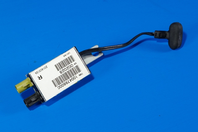 Antenne forsterker til Tesla Model S 2013-2016 (Fase 1) (TESLA|1004798-00-C|)