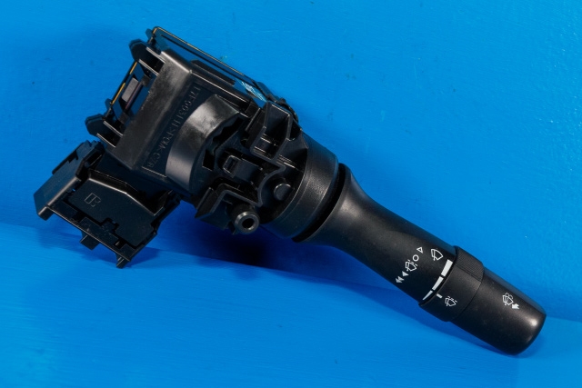 Bryter visker til Toyota Corolla, 2007-2013 (TOYOTA|17F524-05200)