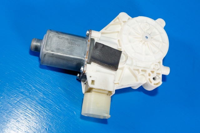 Ruteheis, kun motor, høyre foran til Ford Mondeo 2011-2014 (Type IV, Fase 2) (FORD|6M21-14553-B|)