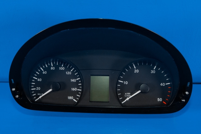 Instrumentpanel til Mercedes Sprinter, 2013-2018 (Fase 2) (906) (906) (MERCEDES|A 906 900 45 02)