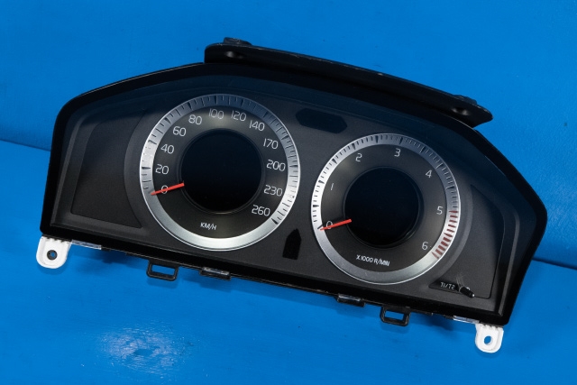 Instrumentpanel til Volvo V70, 2007-2013 (Type III, Fase 1) (YAZAKI|69399-320U)