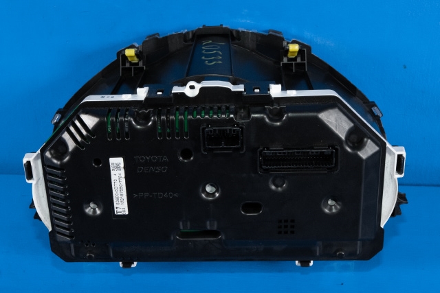 Instrumentpanel til Toyota Yaris 2012-2014 (Type III, Fase 1)  (DENSO|157550-7734|83800-0DT70|)