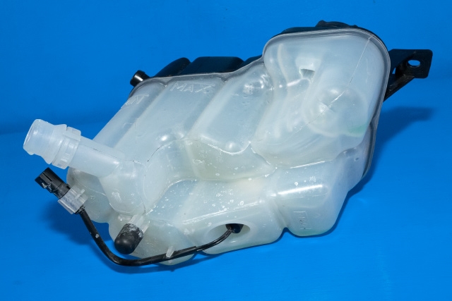 Ekspansjonstank til Volvo V70 2014-2016 (Type III, Fase 2)  (FORD|6G91-8K218-ED|)