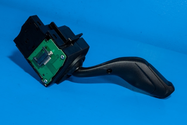 Bryter blink til Ford Focus, electric 2012-2018  (FORD|AV6T-13335-AE|)