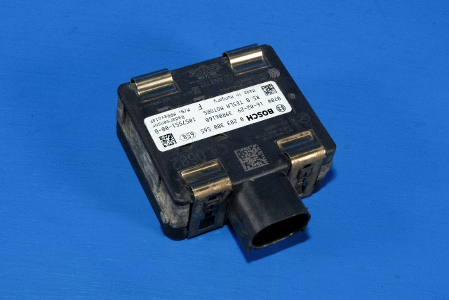 Sensor radar til Tesla Model X, 2016-->>  (BOSCH|0 203 300 565)