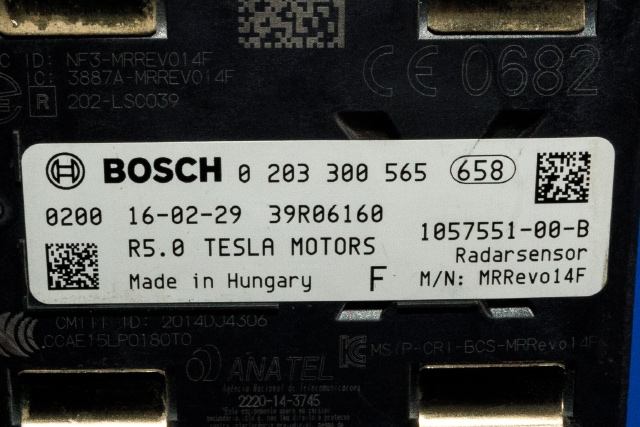 Sensor radar til Tesla Model X 2016-->>  (BOSCH|0 203 300 565|1057551-00-B|)