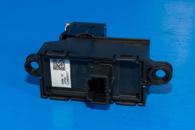 Bryter elektrisk håndbrekk/parkbrems til Mazda 3 2016-2019 (Type III, Fase 2) (MAZDA|AJM8-0S-007|)