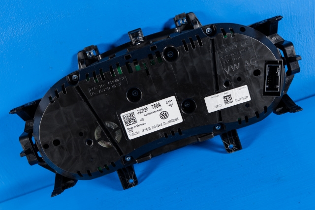 Instrumentpanel til VW Passat 2015-2019 (Fase 1) (B8) (B8) (VAG|3G0 920 750 A|)