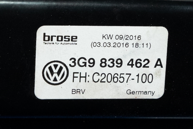 Ruteheis høyre bak til VW Passat 2015-2019 (Fase 1) (B8) (B8) (VAG|5Q4 959 801 D|)