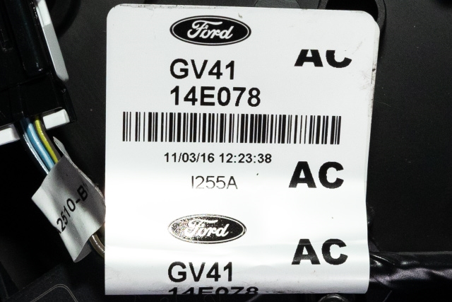 Dashbord koppholder til Ford Kuga 2013-2019  (FORD|GV41-13E738-AB|)