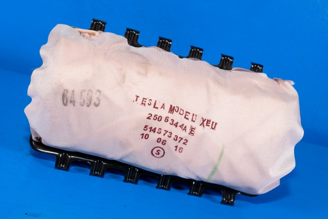 Airbag passasjer til Tesla Model X, 2016-->>  (TESLA|1048009-00-C)