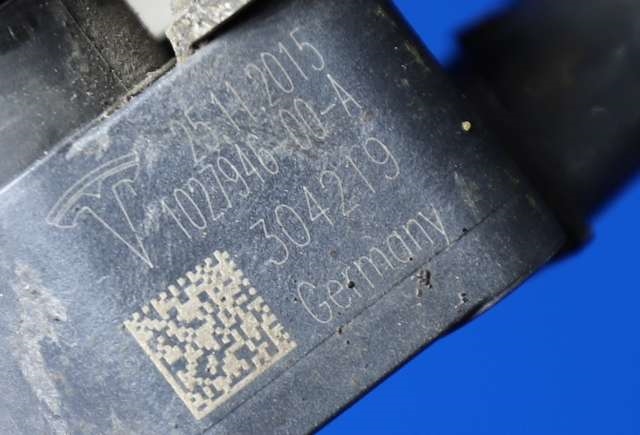 Sensor nivå, høyre foran til Tesla Model X 2016-->> (TESLA|1027946-00-A|)