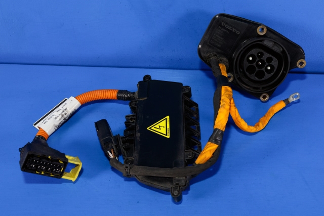Batterilader inntak/luke til Volvo V60/V60 CC, 2013-2018 (Type I, Fase 2)  (VOLVO|31343541)