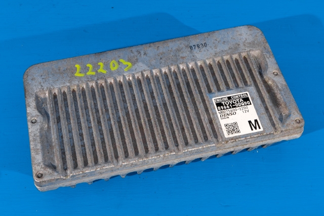 Styreenhet motor til Toyota Yaris 2014-2020 (Type III, Fase 2)  (DENSO|275600-2200|89661-0DQ90|)