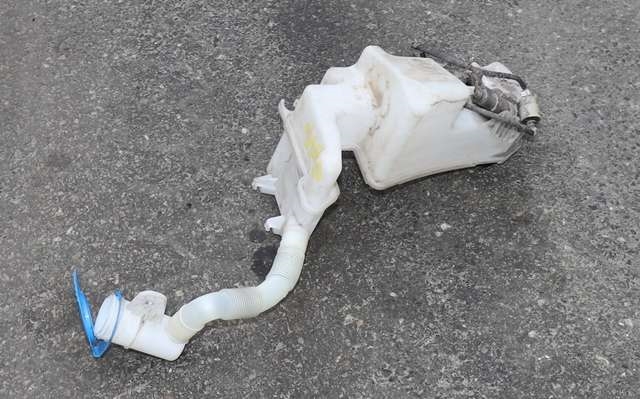 Spylertank foran til VW Golf VI, 2008-2012  (VAG|1K6 955 453 H)