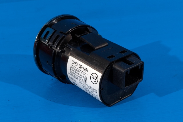 Bryter start/stopp til Suzuki Swift 2011-2017  (SUZUKI|37290-57L00|)