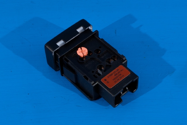 Bryter Antispinn til Suzuki Swift 2011-2017 (SUZUKI|37585-57L00|)